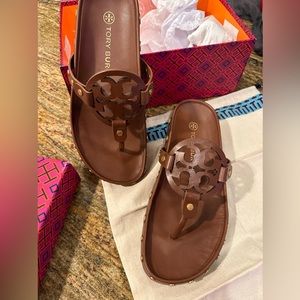 Tory Burch miller cloud/ gold coin accent 6.5 New in box, dust/ travel bag